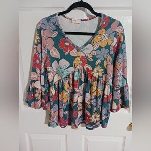 Hailey & Co floral lightweight sweater with ruffle sleeves size small
